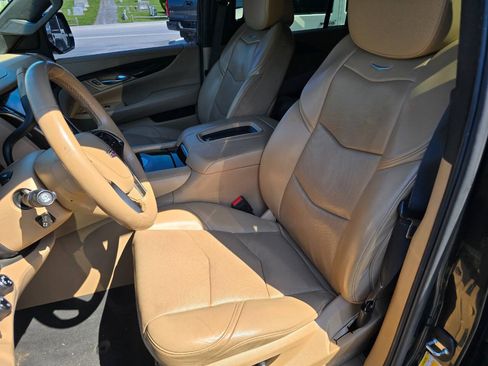 Used 2019 Cadillac Escalade ESV Platinum AWD/4WD image 11