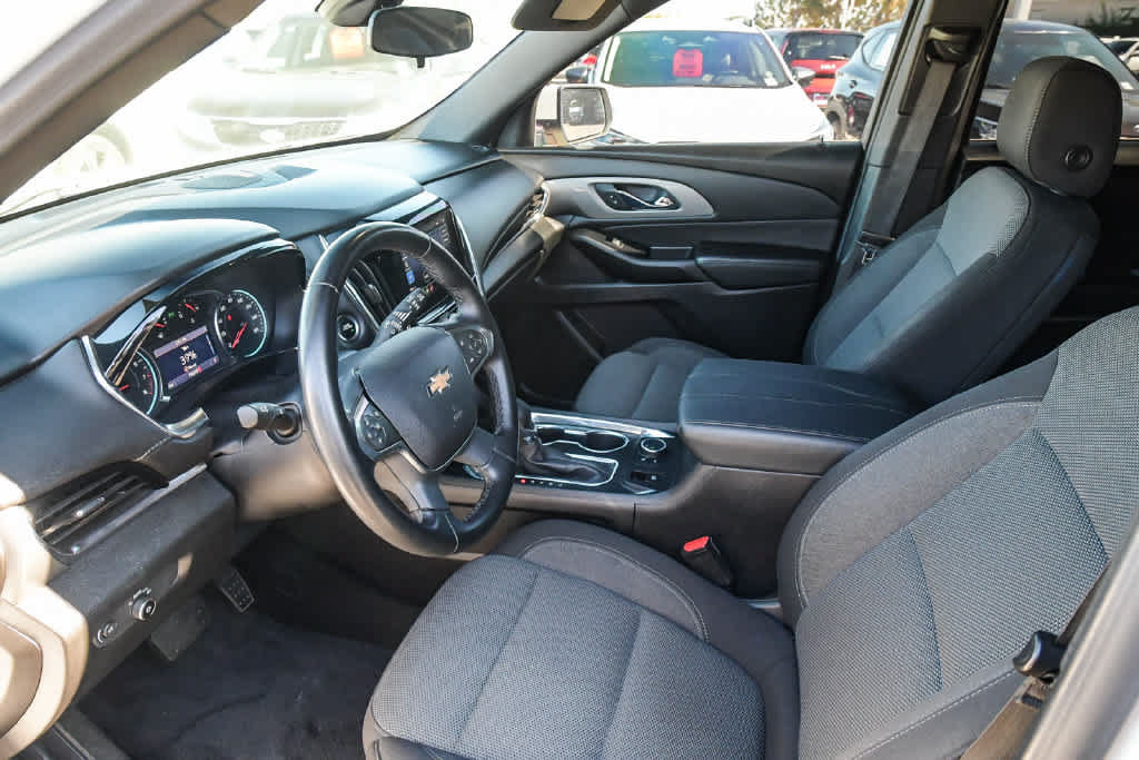 Used 2023 Chevrolet Traverse LT FWD image 16
