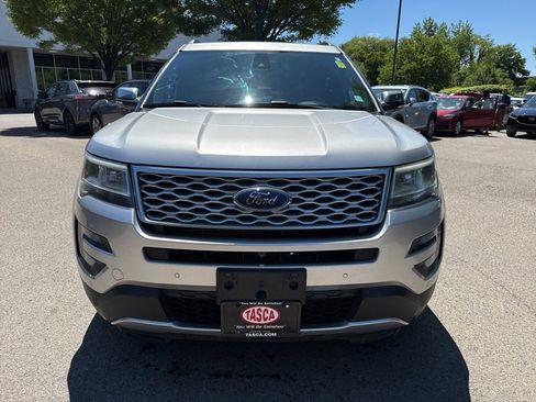 Used 2017 Ford Explorer Platinum image 3