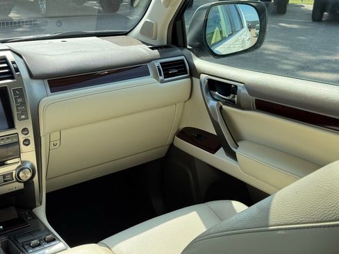 Used 2019 Lexus GX 460 Premium AWD/4WD image 14