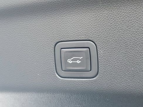 Used 2024 Chevrolet Suburban Z71 w/ Luxury Package AWD/4WD image 8