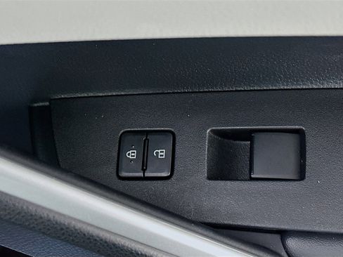 Certified 2025 Toyota Corolla Cross L image 28