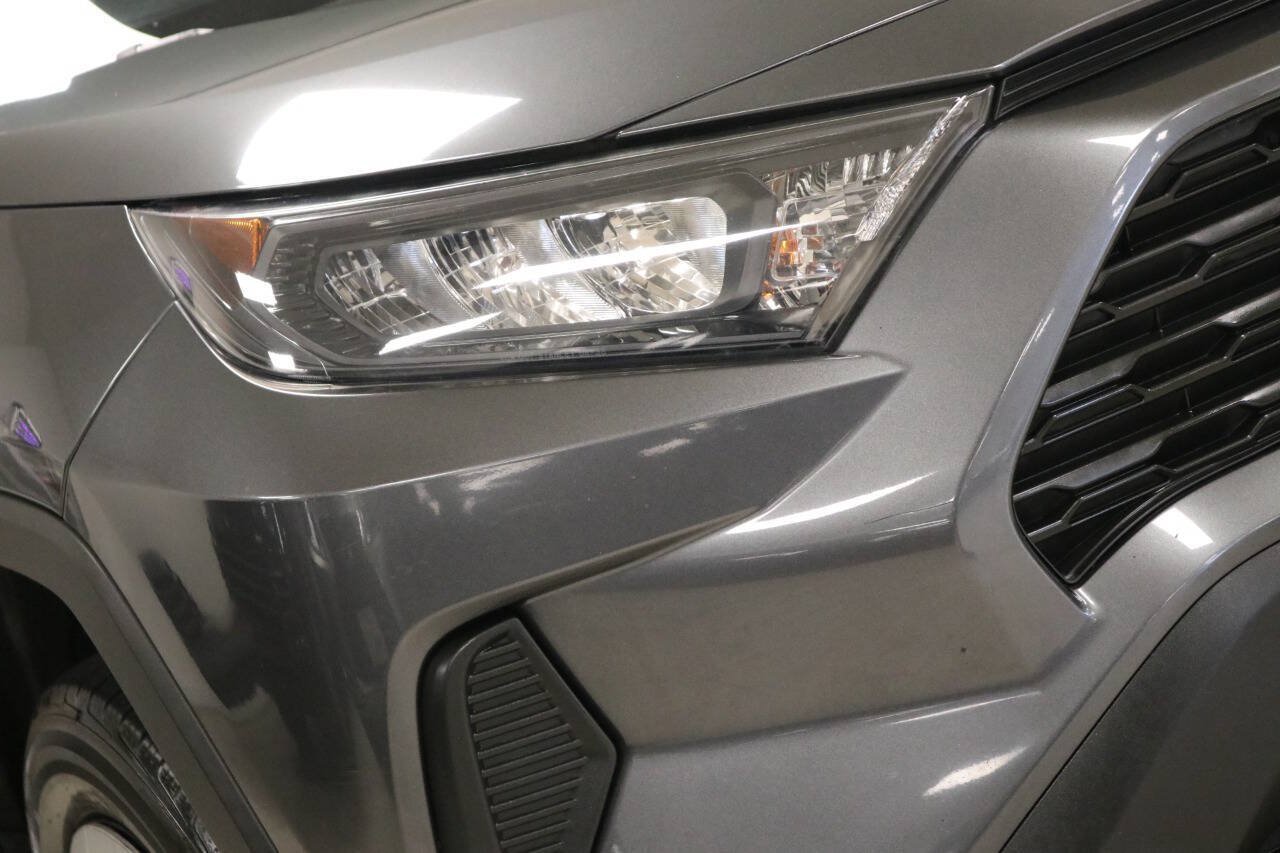 Used 2020 Toyota RAV4 LE w/ Carpet Mat Package AWD/4WD image 98