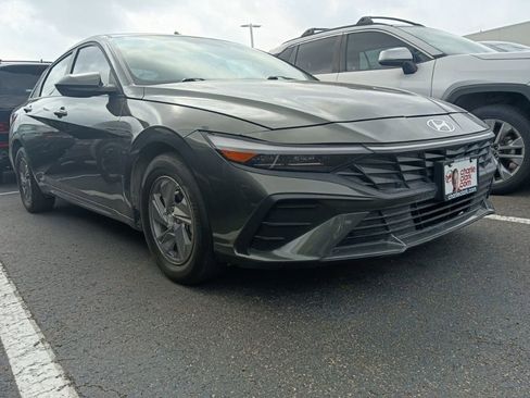 Used 2024 Hyundai Elantra SE FWD image 2