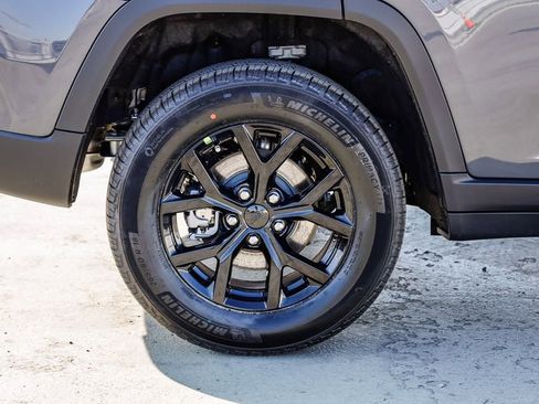 New 2026 Jeep Grand Cherokee Altitude image 12