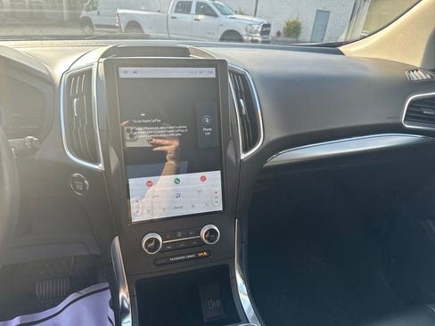 Used 2022 Ford Edge Titanium image 17