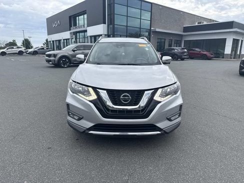 Used 2019 Nissan Rogue SL FWD image 2