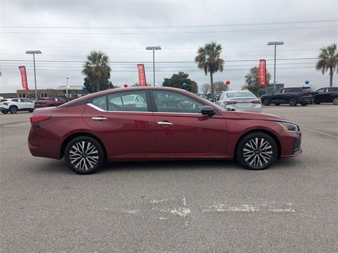 Used 2025 Nissan Altima 2.5 SV image 2