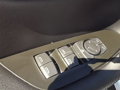 Used 2025 Chevrolet Blazer LT FWD image 12