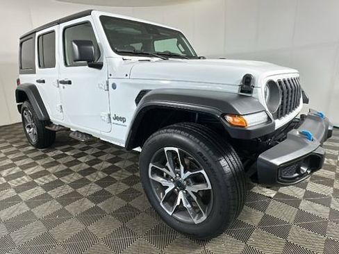 Used 2024 Jeep Wrangler Unlimited w/ Convenience Group AWD/4WD image 2