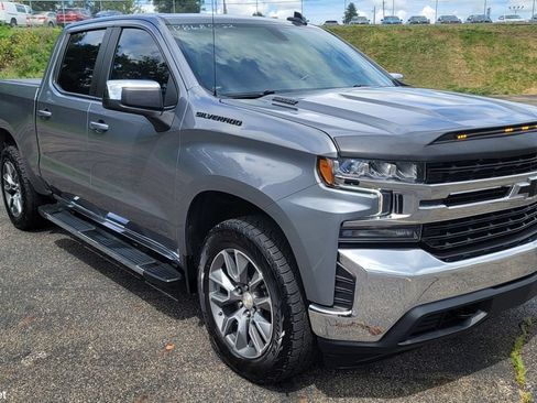 Used 2022 Chevrolet Silverado 1500 LT w/ Bed Protection Package AWD/4WD image 2