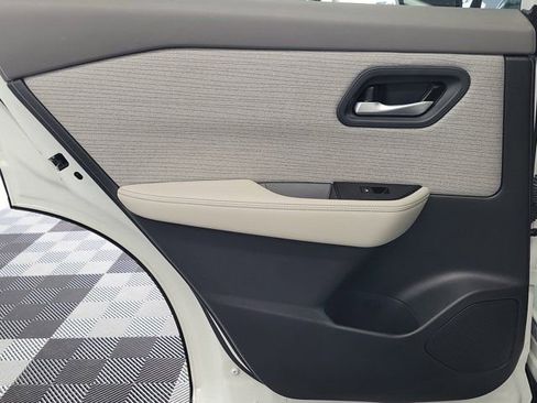 Used 2023 Nissan Rogue SV FWD image 17