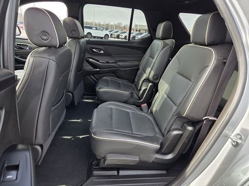 Used 2023 Chevrolet Traverse Premier FWD image 10