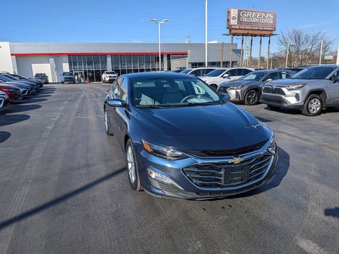 Used 2020 Chevrolet Malibu LT image 2