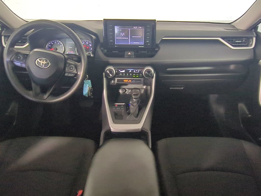 Used 2021 Toyota RAV4 LE FWD image 16