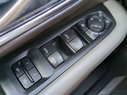 Used 2021 Chevrolet Tahoe Z71 w/ Luxury Package image 25