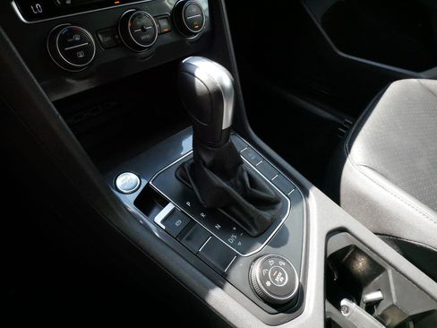 Used 2020 Volkswagen Tiguan SE AWD/4WD image 24