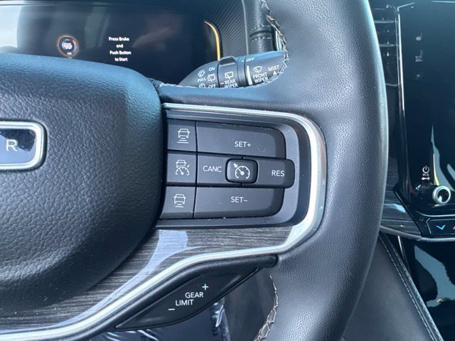 Used 2022 Jeep Wagoneer Series III AWD/4WD image 25