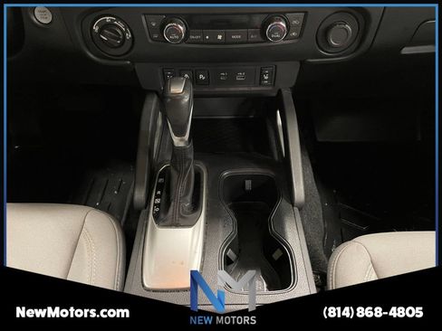 Used 2022 Nissan Frontier SV AWD/4WD image 11