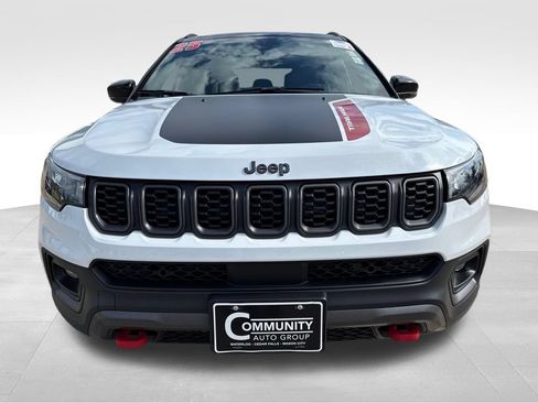 Used 2025 Jeep Compass Trailhawk AWD/4WD image 8
