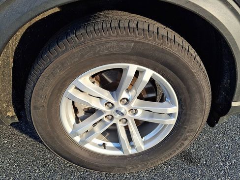 Certified 2022 Ford Explorer XLT w/ Class IV Trailer Tow Package image 8