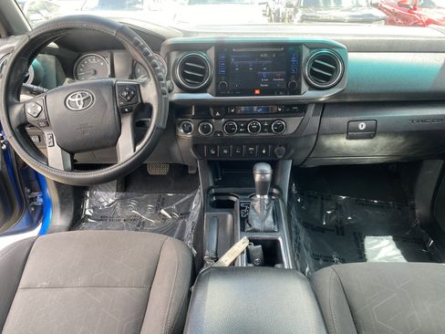Used 2017 Toyota Tacoma TRD Off-Road AWD/4WD image 18
