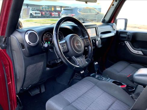 Used 2012 Jeep Wrangler Unlimited Sahara w/ Connectivity Group image 14