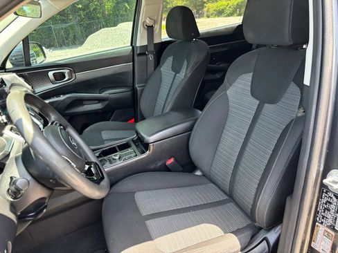 Used 2021 Kia Sorento LX AWD/4WD image 11