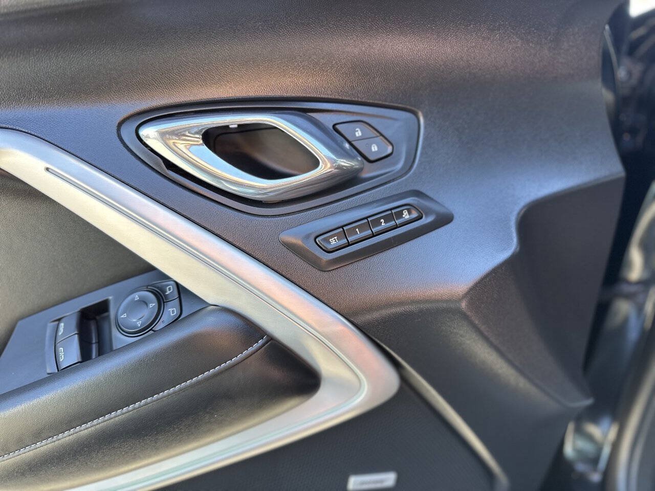 Used 2016 Chevrolet Camaro SS RWD image 10