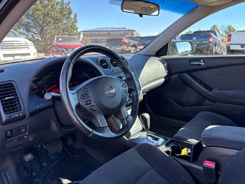 Used 2010 Nissan Altima 2.5 S w/ Premium Audio Pkg image 11