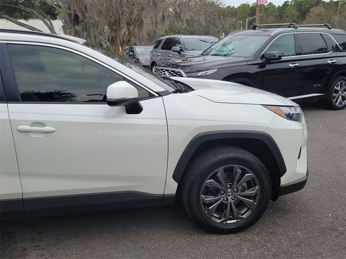 Used 2022 Toyota RAV4 XLE Premium image 16