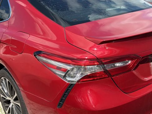 Used 2019 Toyota Camry SE FWD image 8