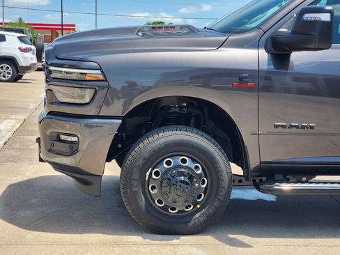 New 2026 RAM 3500 Laramie AWD/4WD image 10