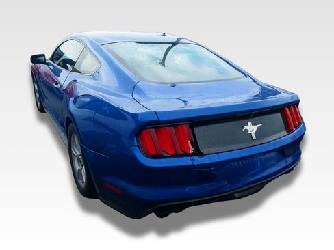 Used 2017 Ford Mustang Coupe image 3