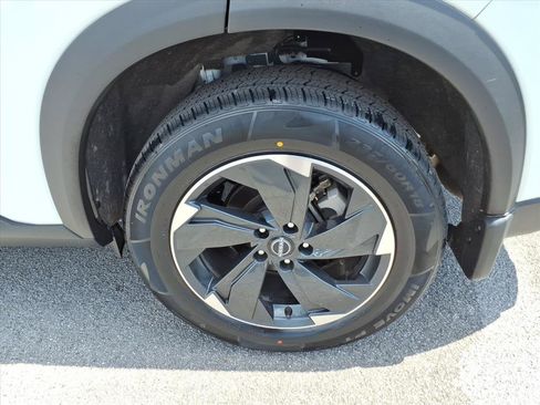 Certified 2024 Nissan Rogue SV AWD/4WD image 4
