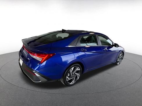 Used 2025 Hyundai Elantra Limited image 15
