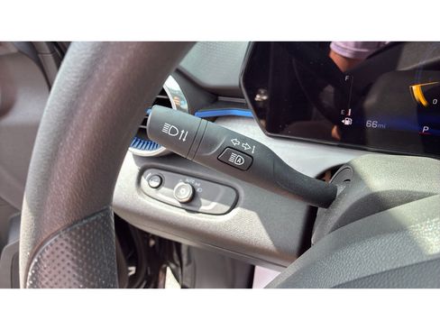 Used 2025 Chevrolet Trax LT FWD image 21