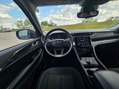 Used 2023 Jeep Grand Cherokee L Laredo AWD/4WD image 13