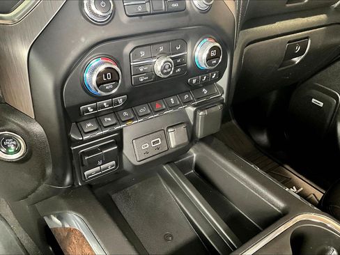 Used 2019 GMC Sierra 1500 Denali w/ Technology Package AWD/4WD image 16