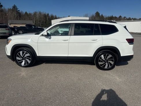 Used 2024 Volkswagen Atlas SE AWD/4WD image 3