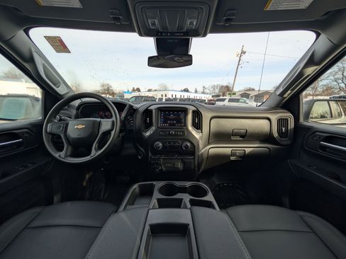 Used 2024 Chevrolet Silverado 1500 W/T w/ Trailering Package image 2