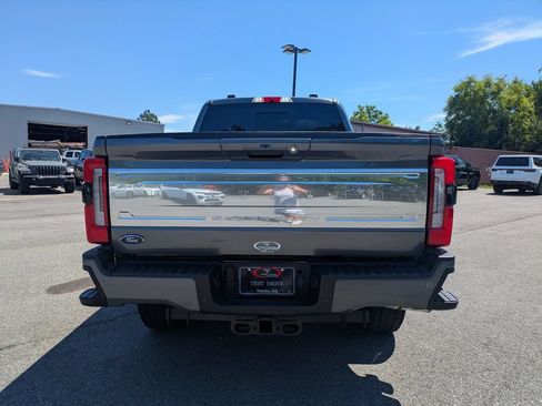 Used 2026 Ford F250 Platinum w/ Platinum Plus Package AWD/4WD image 5