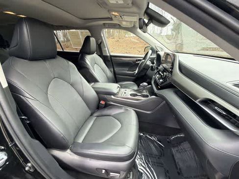Used 2023 Toyota Highlander Limited image 23