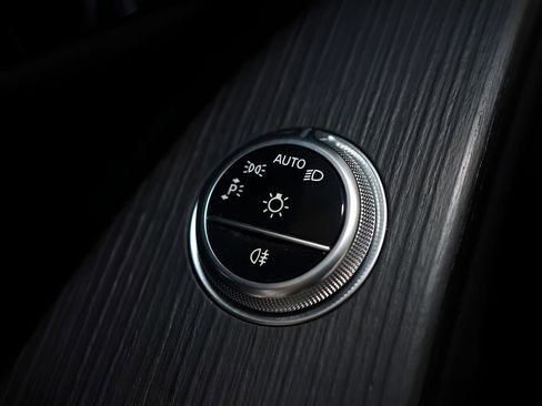 Used 2022 Mercedes-Benz S 500 4MATIC w/ AMG Line Package image 26