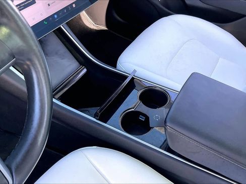 Used 2018 Tesla Model 3 Mid Range image 14