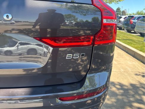 Used 2023 Volvo XC60 B5 Plus AWD/4WD image 10