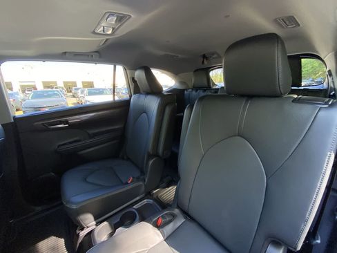 Used 2026 Toyota Highlander Limited AWD/4WD image 47