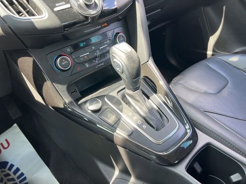 Used 2018 Ford Focus Titanium w/ Titanium Technology Package image 19