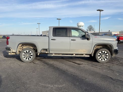Used 2025 Chevrolet Silverado 2500 Custom w/ Custom Value Package image 2