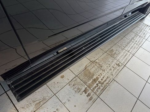 Certified 2023 Chevrolet Suburban High Country image 39